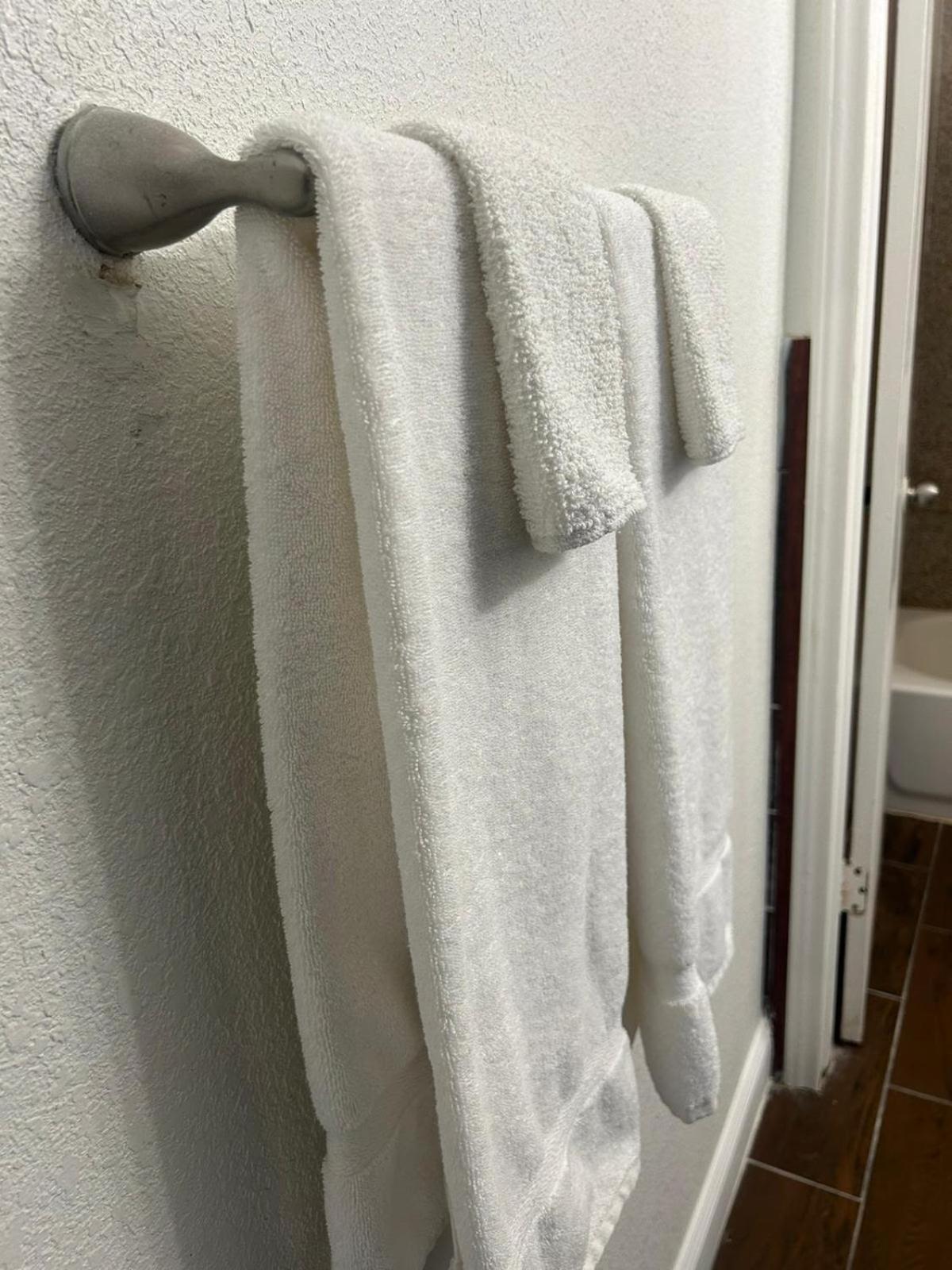Quest Inn Уедърфорд Екстериор снимка