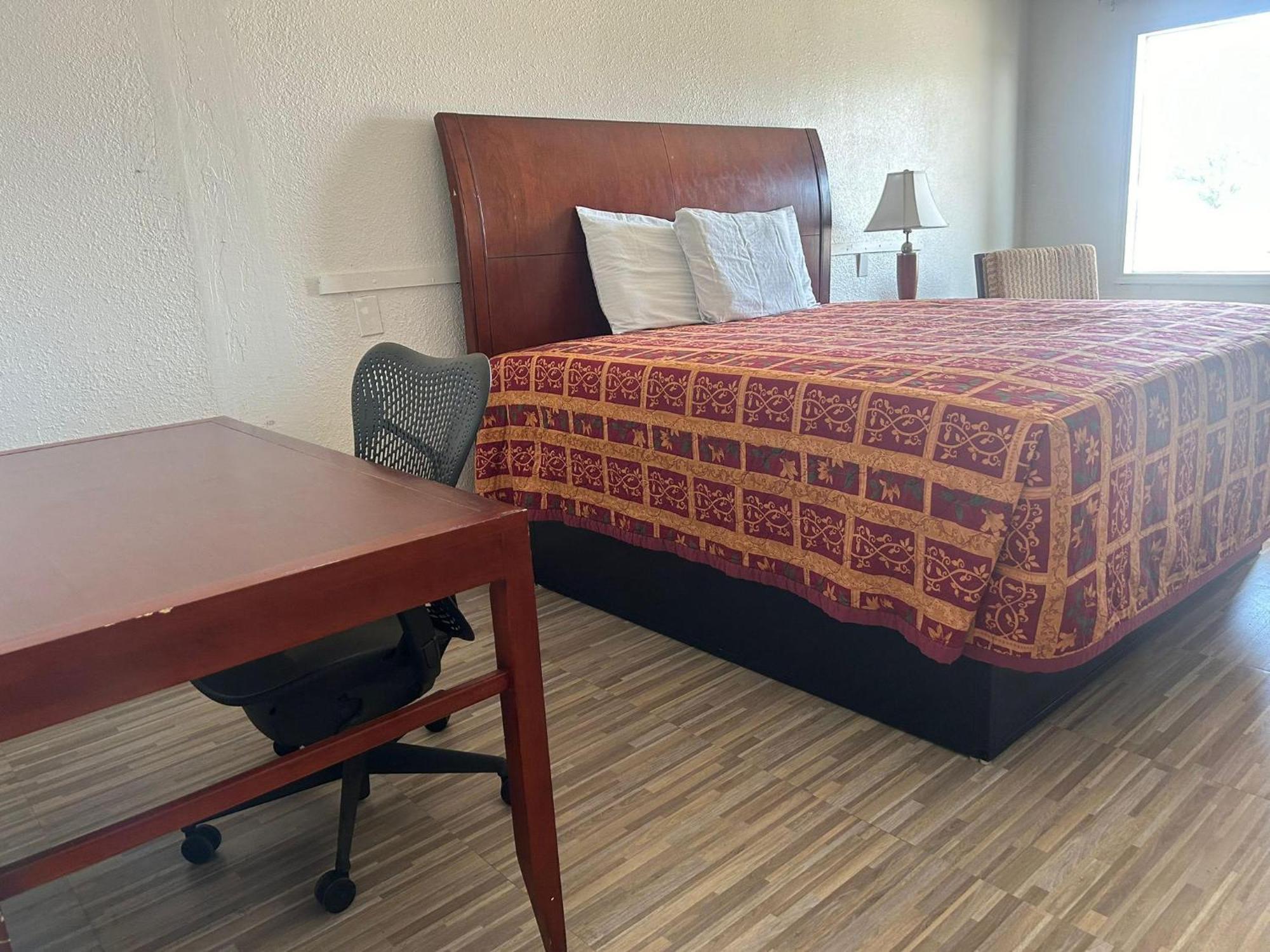 Quest Inn Уедърфорд Екстериор снимка