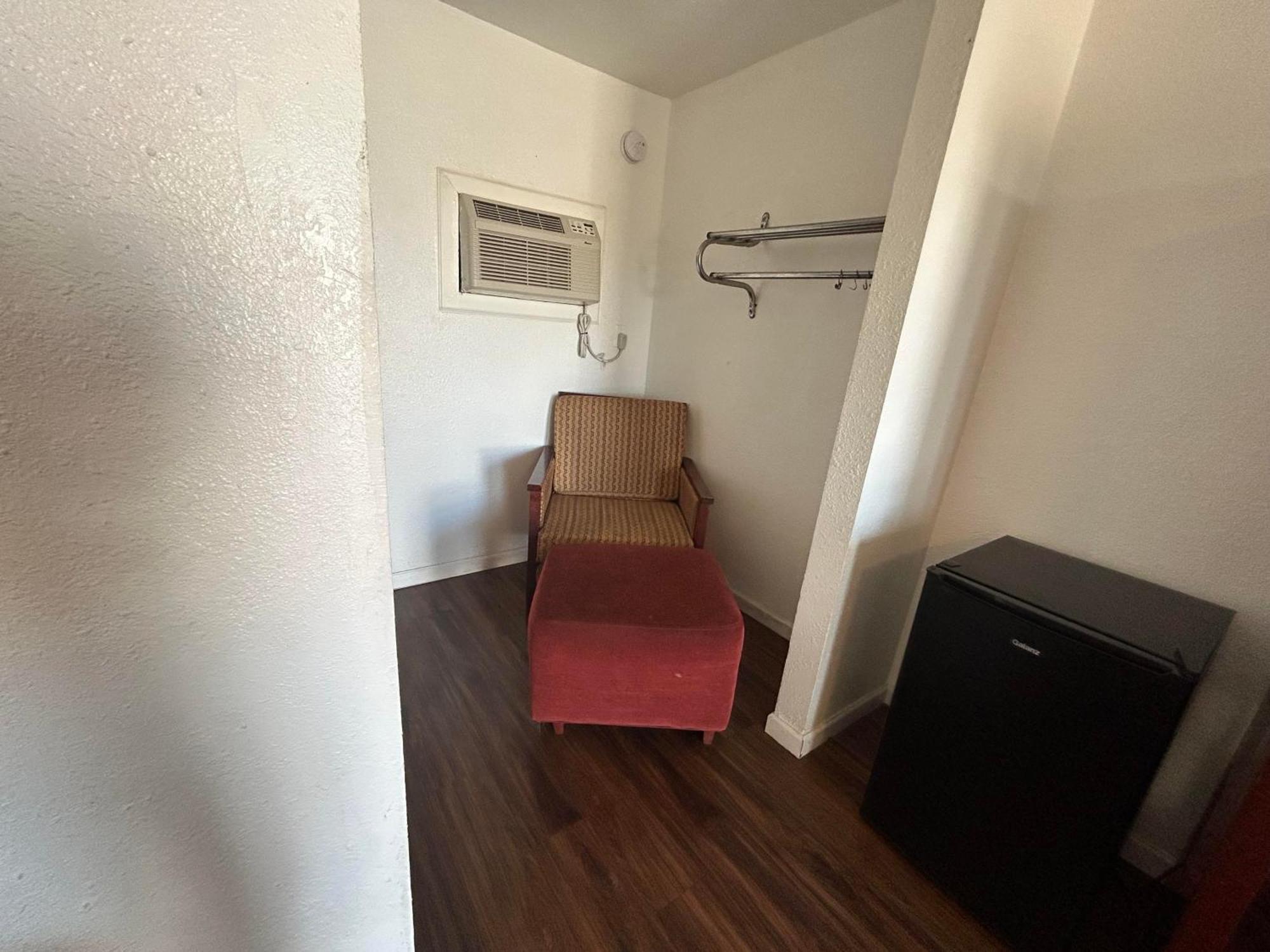 Quest Inn Уедърфорд Екстериор снимка